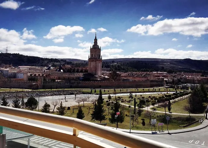 ホテル Rio Ucero エル・ブルゴ・デ・オスマ